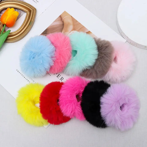 2Pcs Women Girls Winter Fur Hair Scrunchies Pom Pom Hair Tie Fuzzy Elastic Hair Bands Ponytail Holders Hair Accessories