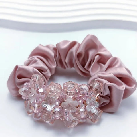 2025 New Arrvial Luxurious Acrylic Flower Scrunchie Hair Tie Satin Crystal Ponytail Holder Fashionable Women Hair Accessories