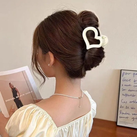 Women's autumn and winter temperament, back of the head clip, headband accessories, heart-shaped frosted hair clip