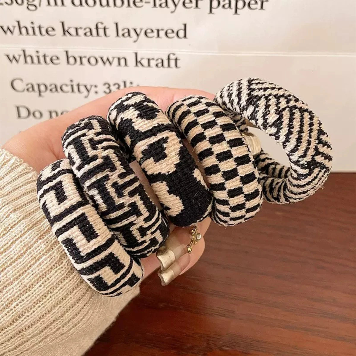 5pcs simple and versatile high-stretch black and white checkered traceless hair ring