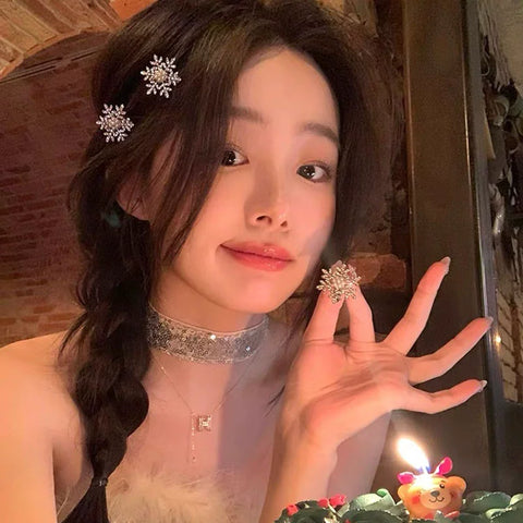 Winter Women Plush Fur Snowflake Hair Clips Sweet Exquisite Rhinestone Duckbill Hairpin Korea Fashion Christmas Hair Accessories