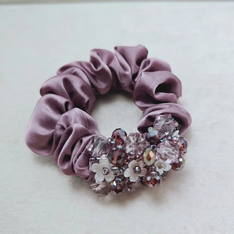 2025 New Arrvial Luxurious Acrylic Flower Scrunchie Hair Tie Satin Crystal Ponytail Holder Fashionable Women Hair Accessories