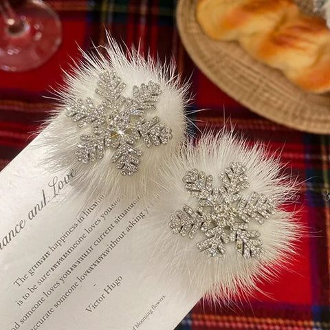 Winter Women Plush Fur Snowflake Hair Clips Sweet Exquisite Rhinestone Duckbill Hairpin Korea Fashion Christmas Hair Accessories