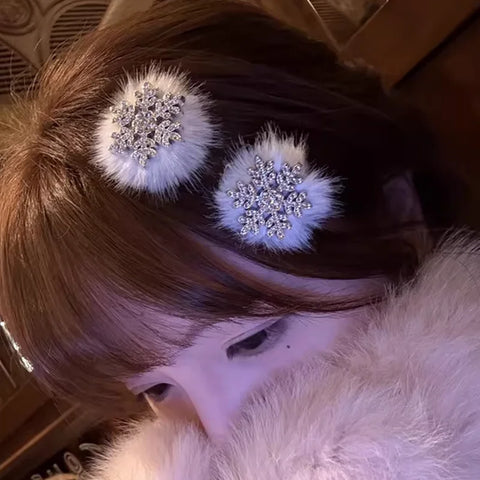 Winter Women Plush Fur Snowflake Hair Clips Sweet Exquisite Rhinestone Duckbill Hairpin Korea Fashion Christmas Hair Accessories