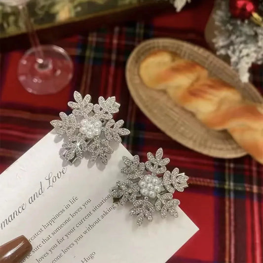 Winter Women Plush Fur Snowflake Hair Clips Sweet Exquisite Rhinestone Duckbill Hairpin Korea Fashion Christmas Hair Accessories