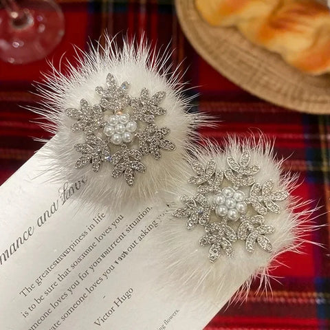 Winter Women Plush Fur Snowflake Hair Clips Sweet Exquisite Rhinestone Duckbill Hairpin Korea Fashion Christmas Hair Accessories