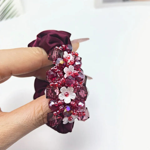 2025 New Arrvial Luxurious Acrylic Flower Scrunchie Hair Tie Satin Crystal Ponytail Holder Fashionable Women Hair Accessories