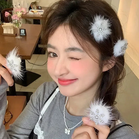 Winter Women Plush Fur Snowflake Hair Clips Sweet Exquisite Rhinestone Duckbill Hairpin Korea Fashion Christmas Hair Accessories