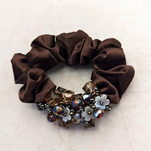 2025 New Arrvial Luxurious Acrylic Flower Scrunchie Hair Tie Satin Crystal Ponytail Holder Fashionable Women Hair Accessories